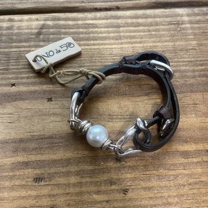 UNO de 50 leather, silver and pearl bracelet